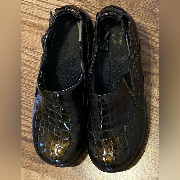Dickies Victory Waterproof Women’s SZ 7M Bronze Dri-Lex Professional Clogs. - Picture 1 of 4